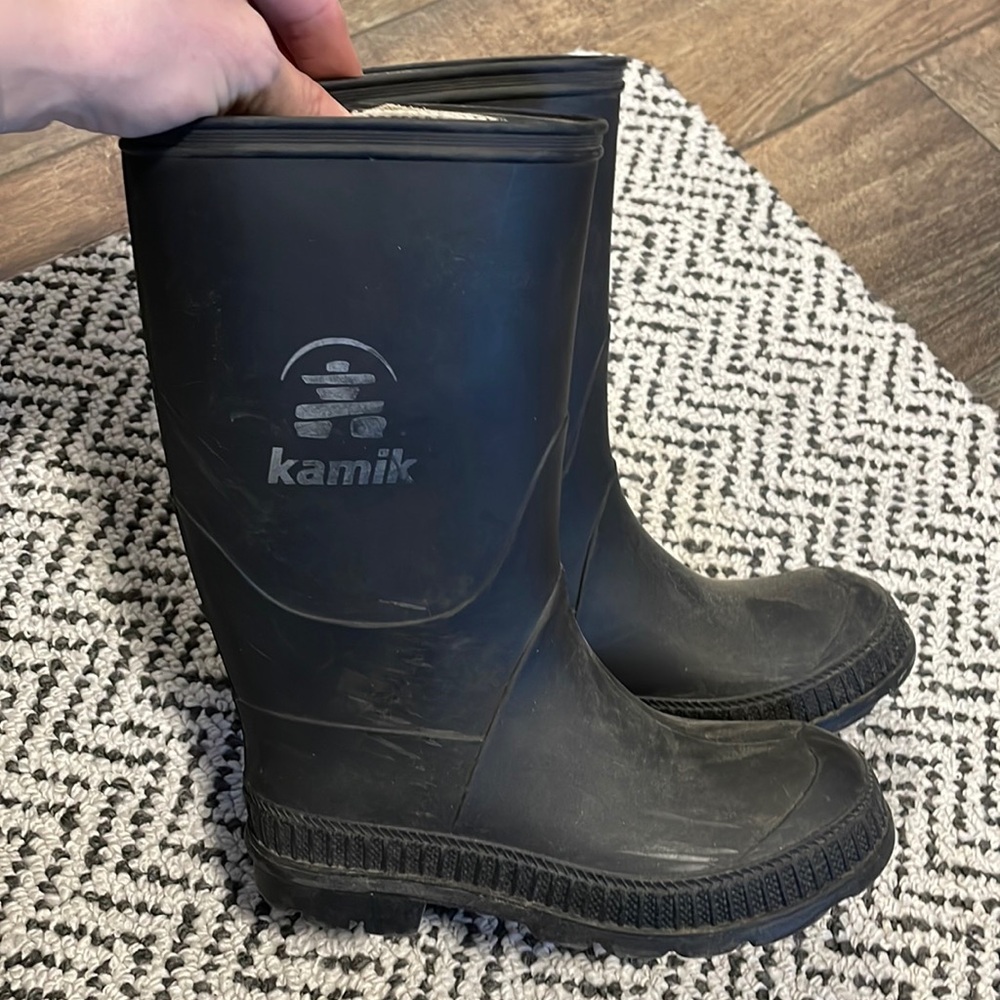 Size 11 kids boots, kamik rain boots in black.